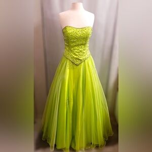 FORMAL gown